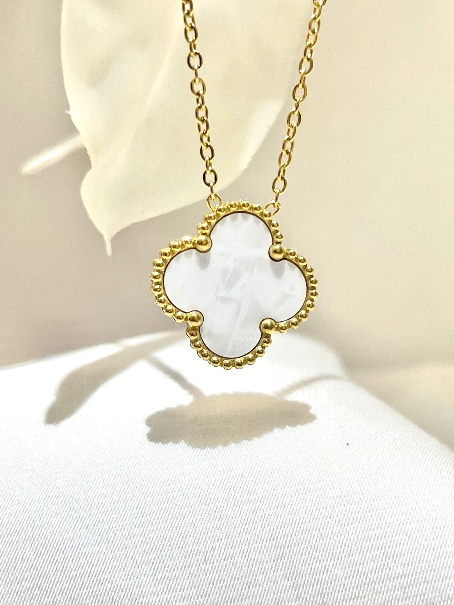 4 Leaf Clover Set "White"