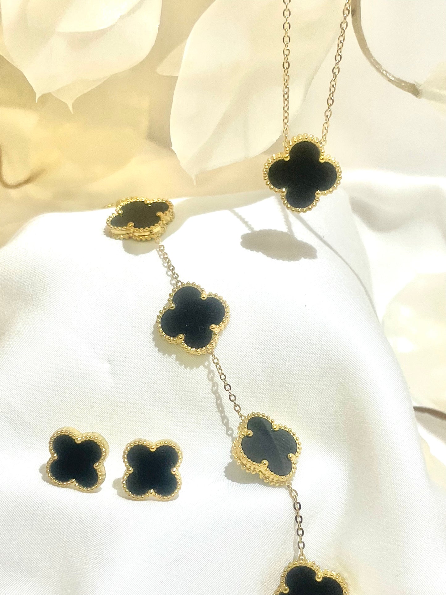 4 Leaf Clover Set "Black"