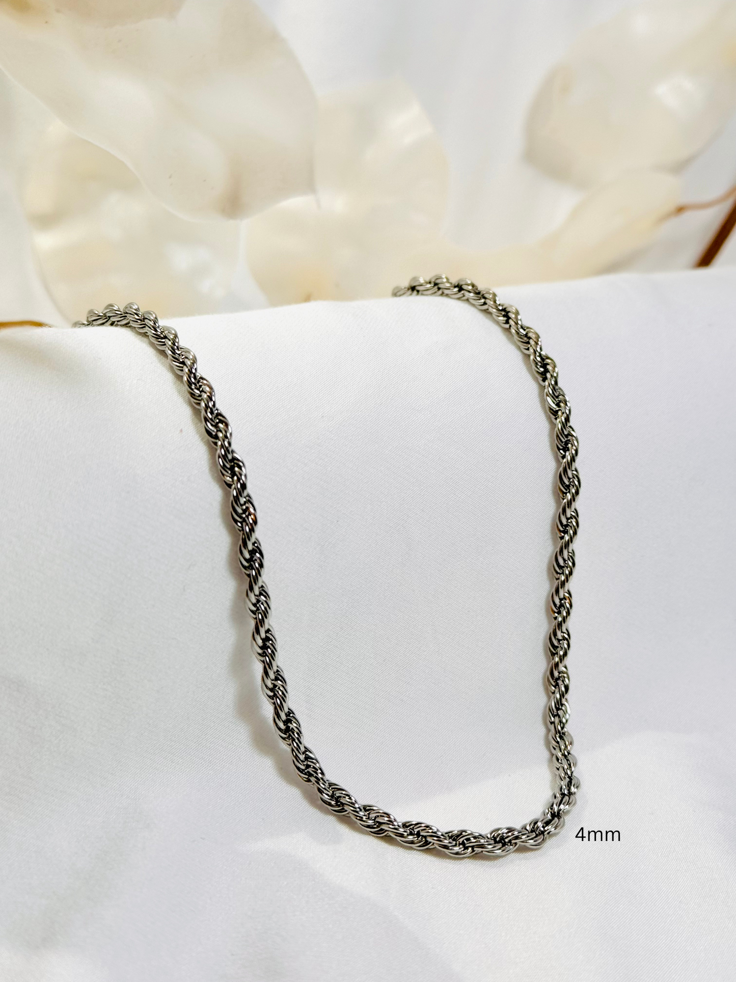 Chic Twist Chain