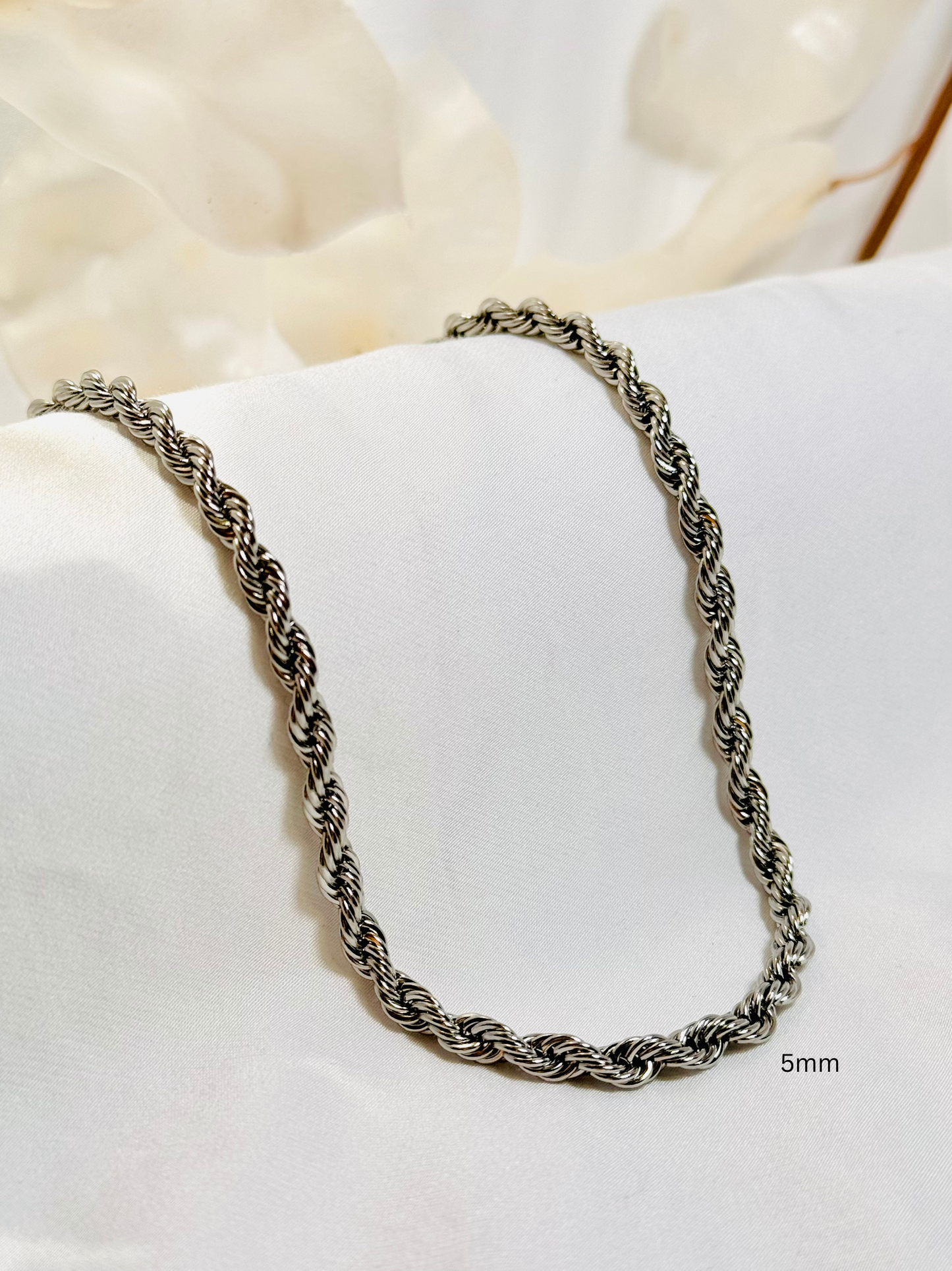 Chic Twist Chain