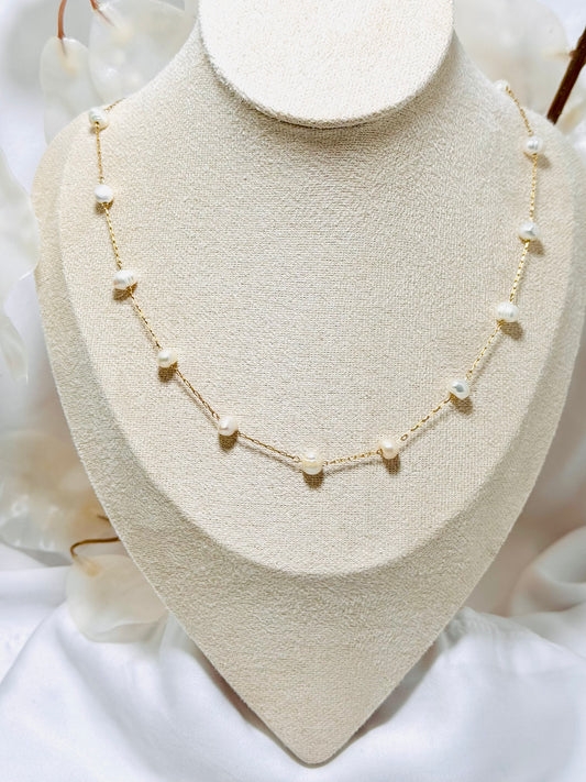 Dainty Pearl Necklace