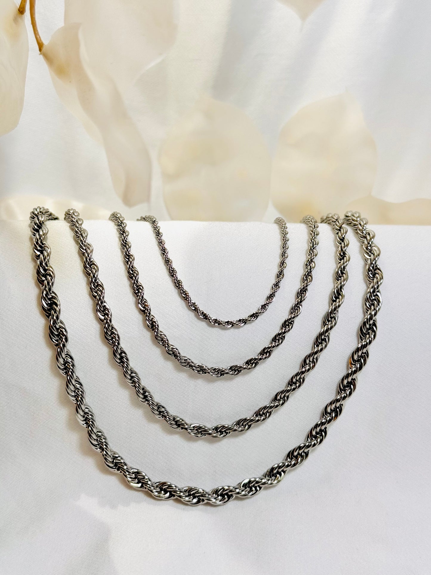 Chic Twist Chain